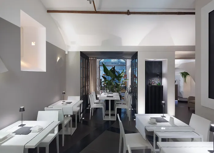 Gombithotel Ξενοδοχείο 4*