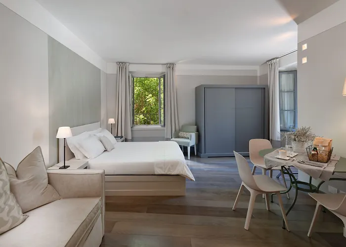 Gombithotel Ξενοδοχείο 4*