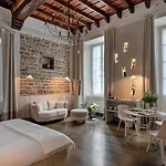 فندق Gombithotel