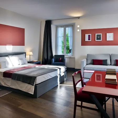 Gombithotel Ξενοδοχείο 4*