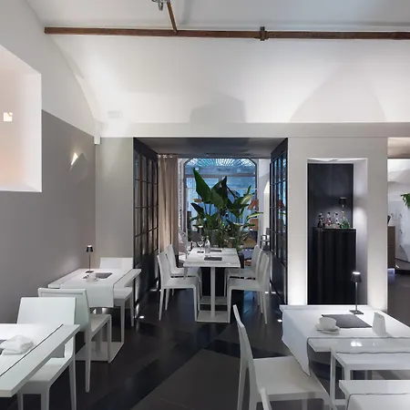 Gombithotel Ξενοδοχείο 4*